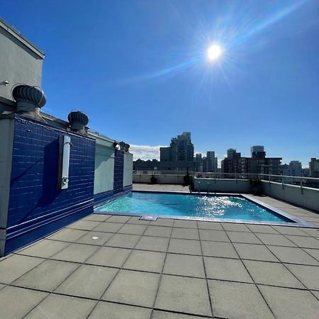 Lovely Condo Vancouver Exterior foto
